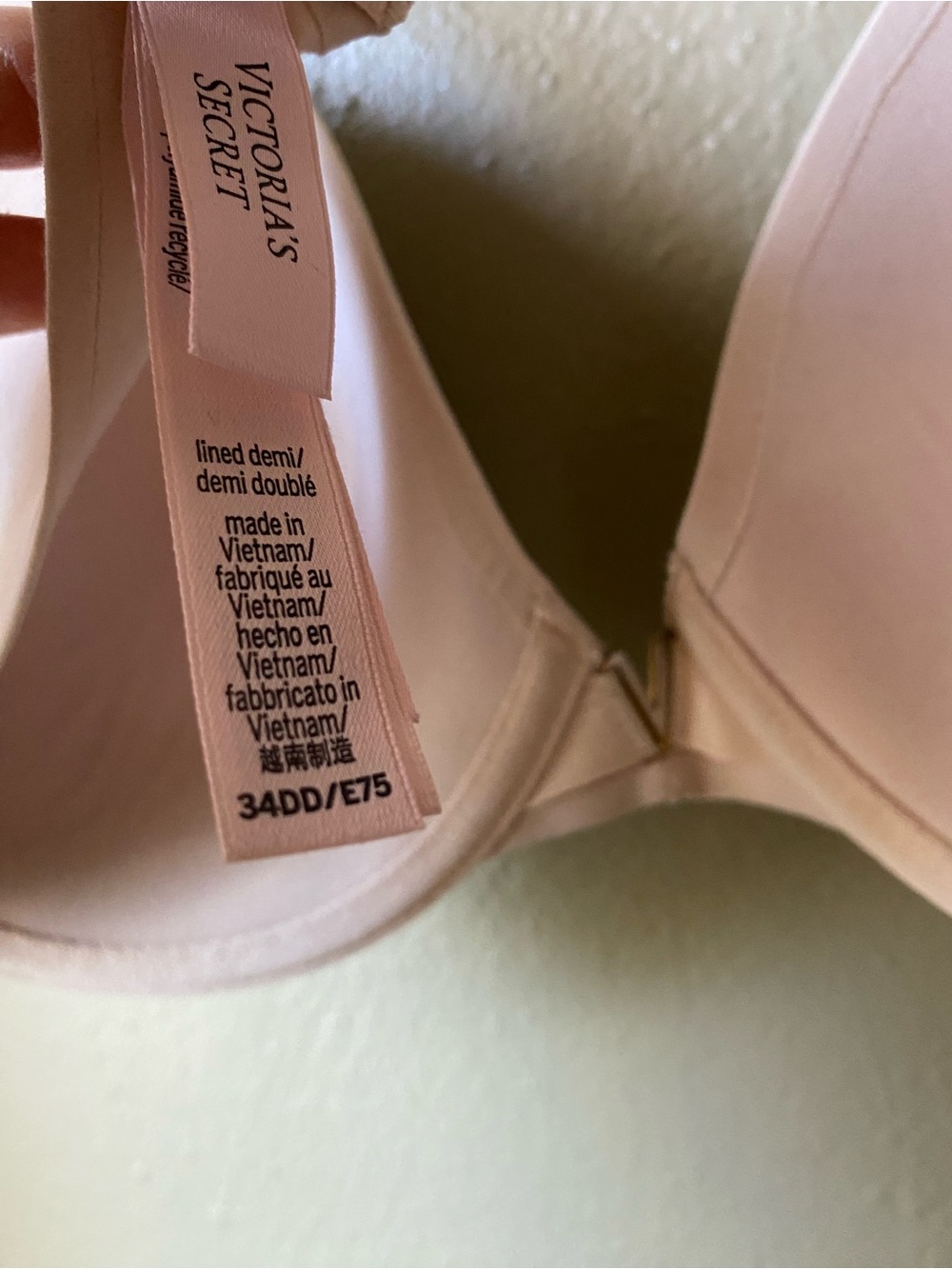 Victoria's Secret Nude Plunge T-Shirt Bra, Love Cloud - Picture 3 of 5